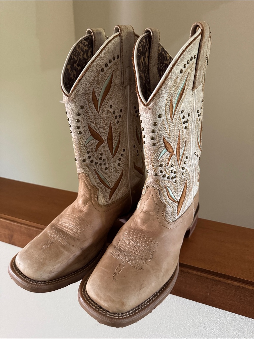 Laredo Tan Brown Western Heeled Boots Wore for one week